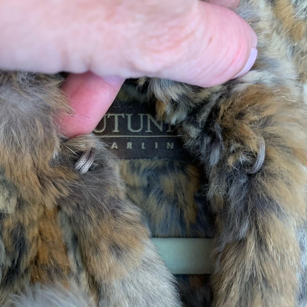 Autunno fur and feathery vest~ perfect for Fall….🍁🍂🍁 - Picture 7 of 9